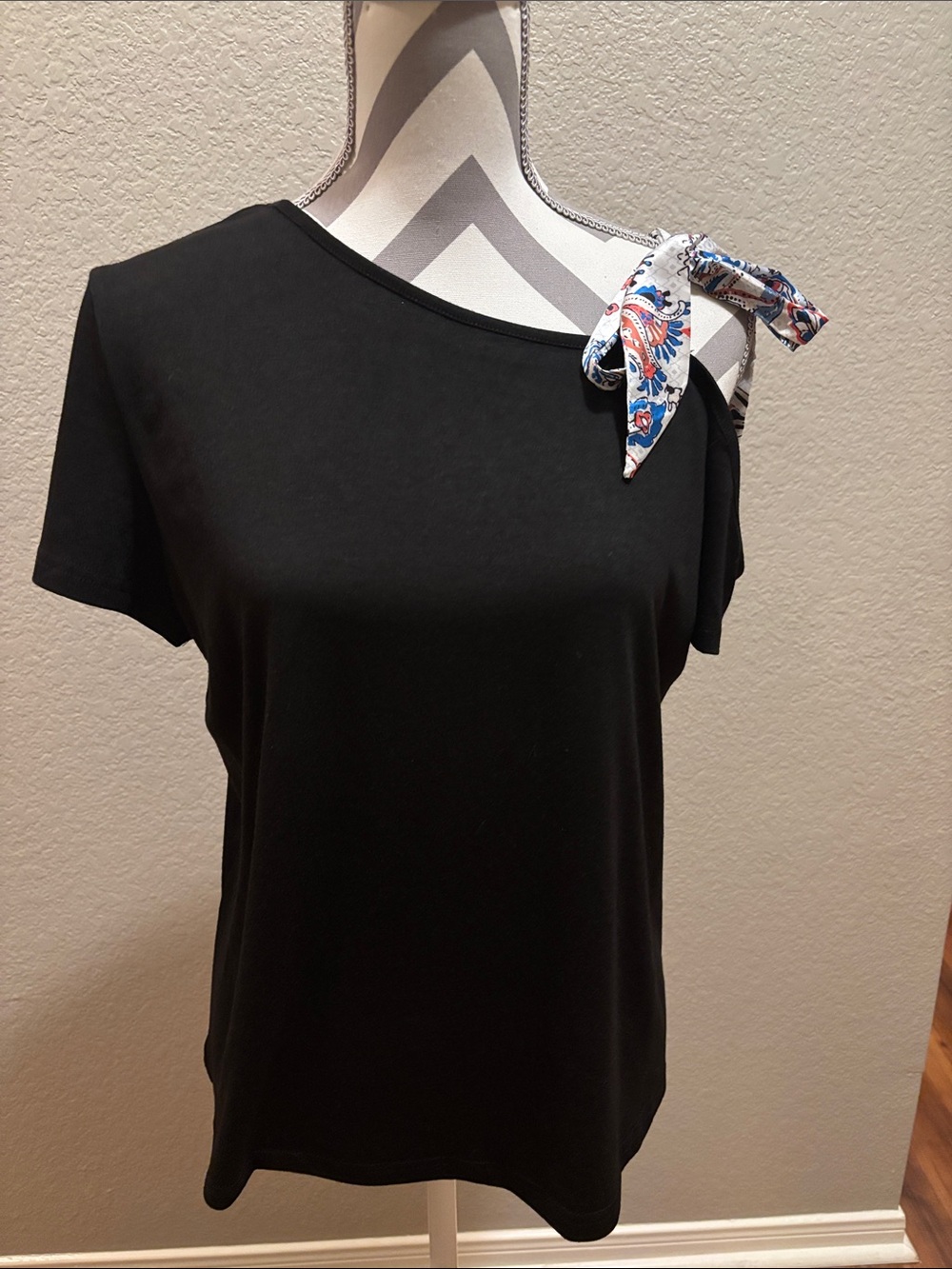 Etcyy Black Short-Sleeve Top with Decorative Shoulder Tie